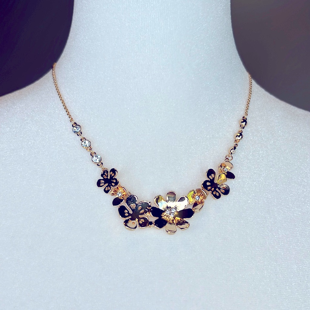 Isaac Mizrahi Gold Plated Flower Neclace 18$